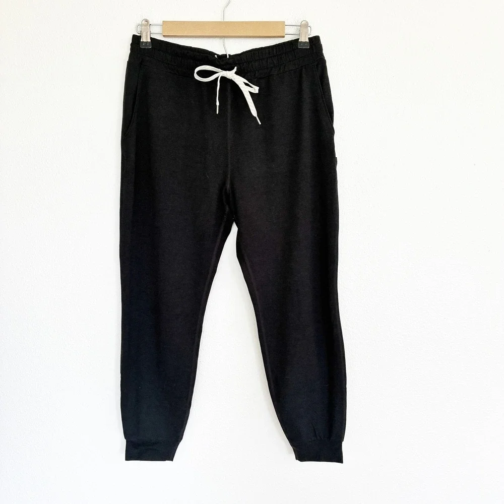 Vuori Performance Crop Joggers Women M Charcoal Gray Drawstring Soft Knit Pants